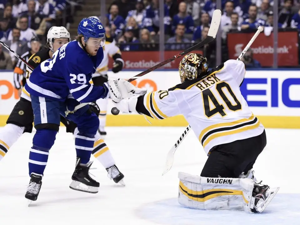 The Playoffs » Jake DeBrusk faz dois gols e Bruins derrotam