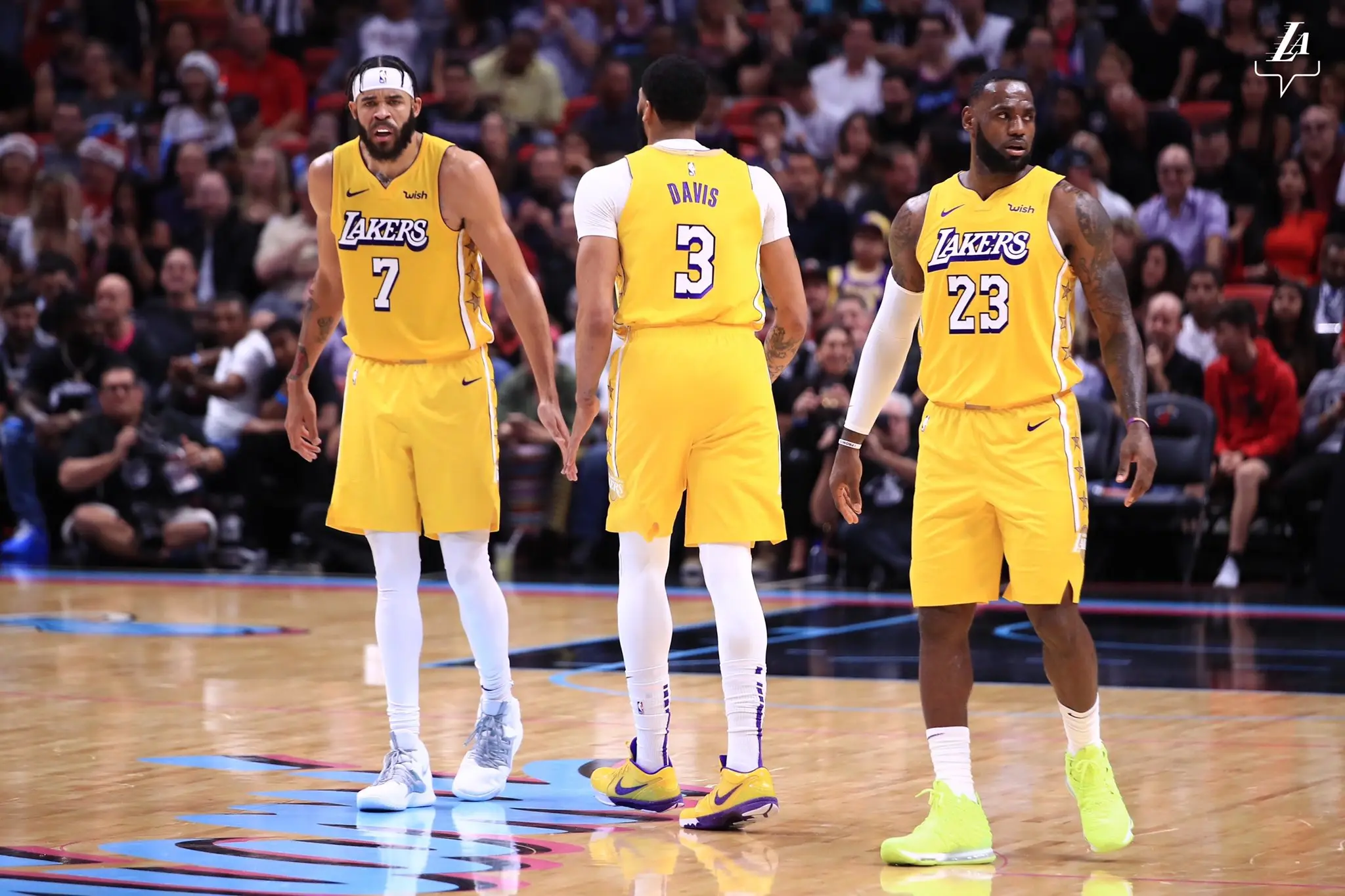 NBA: Lakers perde para Clippers em jogo crucial para definição dos