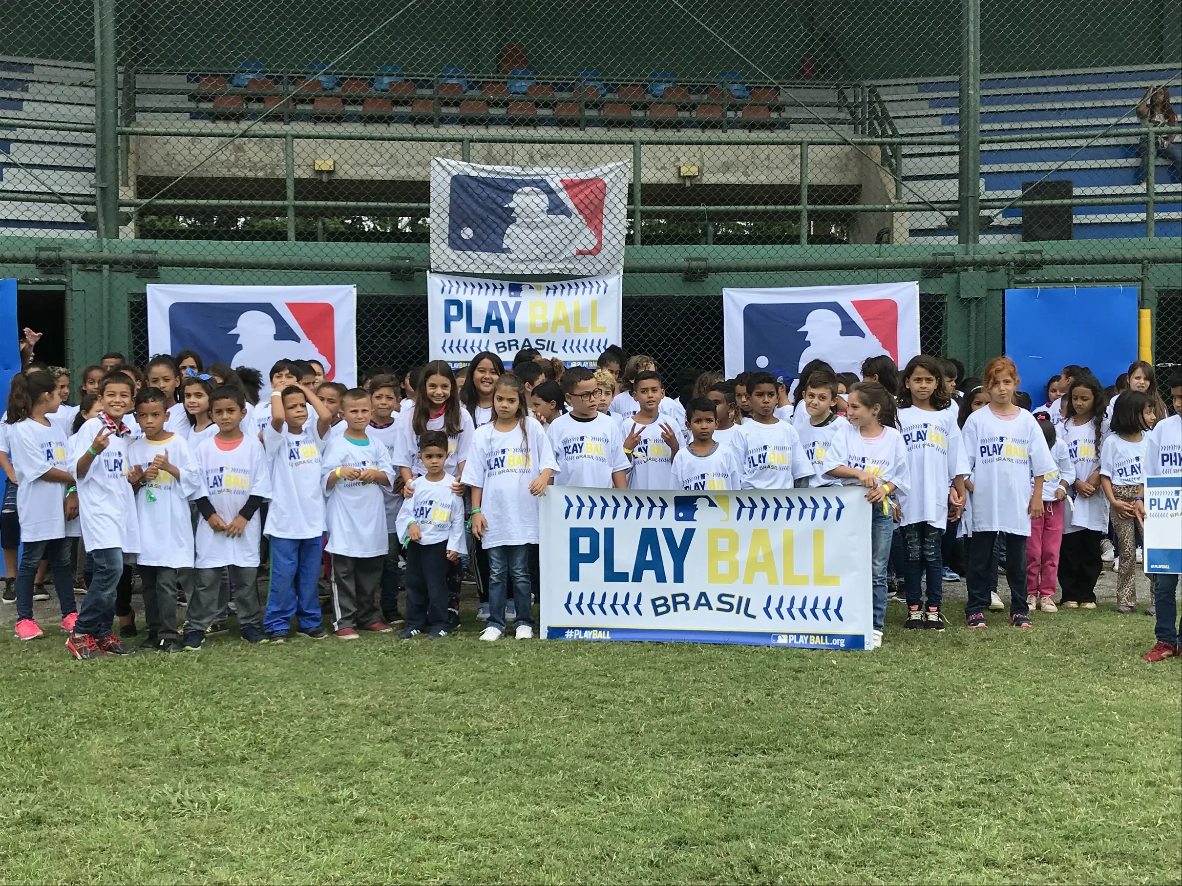 Jovens brasileiros sonham em chegar à maior liga de beisebol do