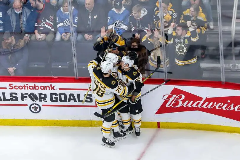 The Playoffs » Jake DeBrusk faz dois gols e Bruins derrotam