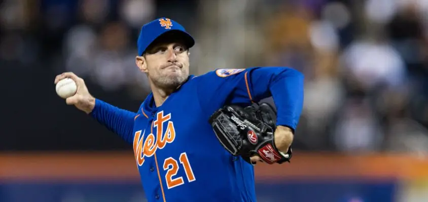 NEW YORK, NEW YORK - APRIL 19: Max Scherzer #21 of the New York Mets throws a pitch during the third inning of the game against the San Francisco Giants at Citi Field on April 19, 2022 in New York City