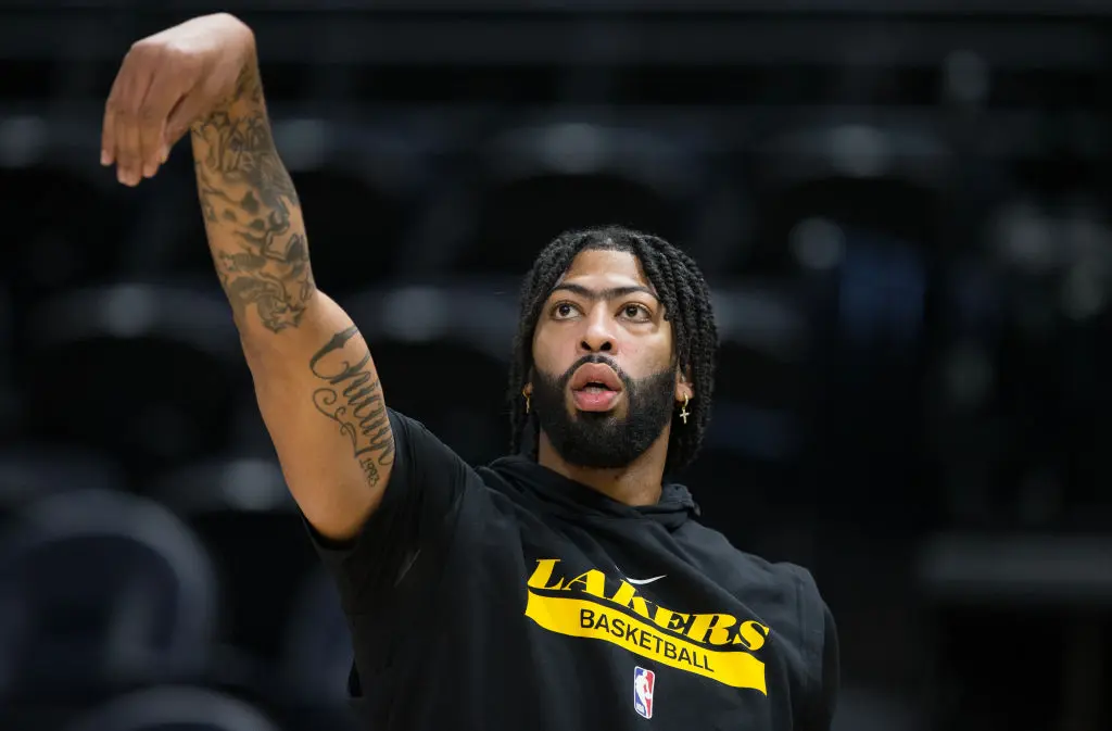 Anthony Davis faz jogo antológico e Lakers vence a 1º batalha