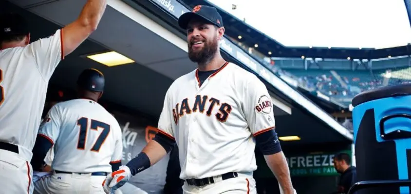 Brandon Belt assinou com o Toronto Blue Jays nesta terça-feira (10)