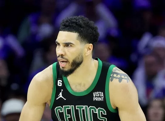 Celtics batem 76ers - Jayson Tatum