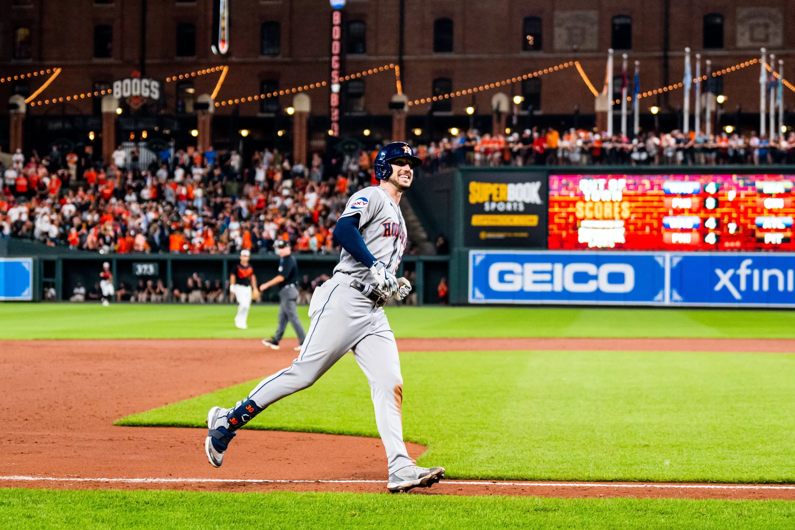 Astros frenan paso de Orioles rumbo a playoffs