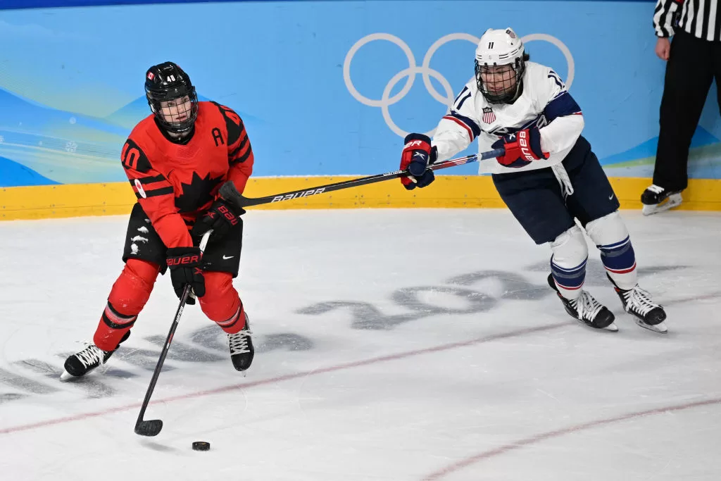 Hóquei no gelo feminino: rivalidade quer mudar o esporte no mundo