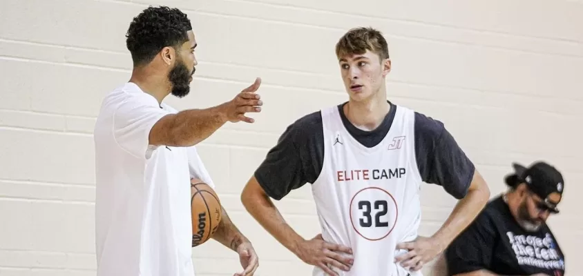 Cooper Flagg no camp de Jayson Tatum