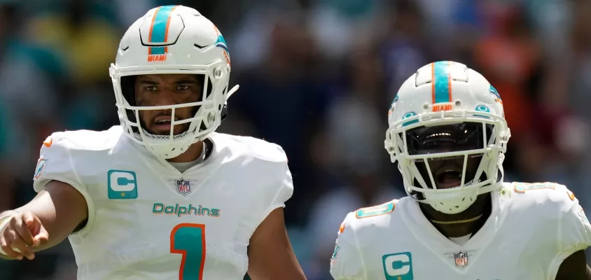 Miami Dolphins QB Tua Tagovailoa e WR Tyreek Hill