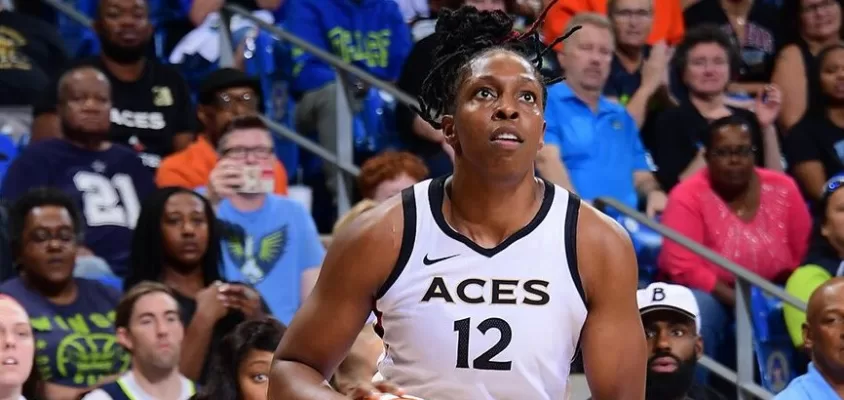 Chelsea Gray lidera Aces em vitória sobre os Wings