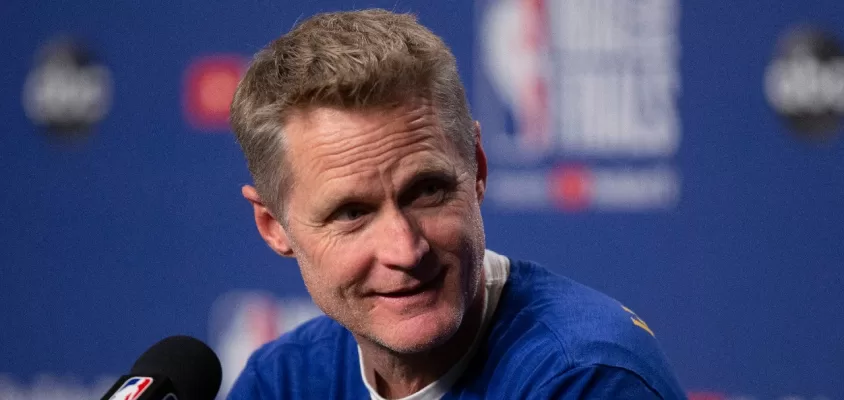 Steve Kerr, head coach dos Warriors, se mostra muito animado com a chegada de Chris Paul ao time: "Praticamente temos 6 titulares"