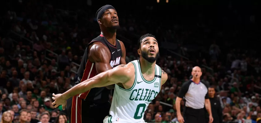 Boston Celtics vira no quarto final e derrota Miami Heat na revanche da final do Leste