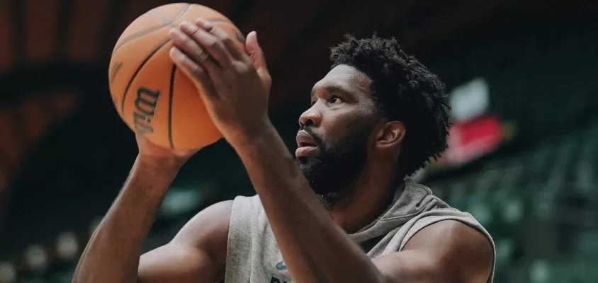 Joel Embiid no training camp 2023 dos 76ers