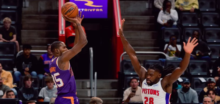 Durant em vitória dos Suns sobre os Pistons na pré-temporada 2023