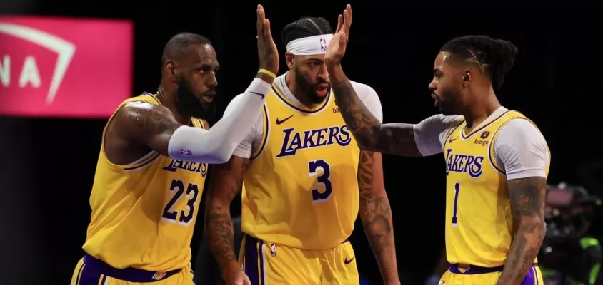 LeBron James, D'Angelo Russell, Anthony Davis - Los Angeles Lakers - semi In-Season