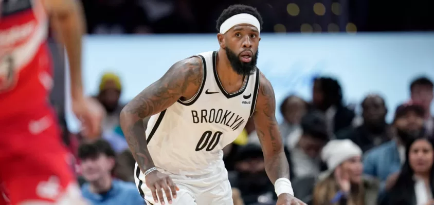 WASHINGTON, DC - DECEMBER 29: Royce O'Neale #00 of the Brooklyn Nets dribbles the ball during the second half against the Washington Wizards at Capital One Arena on December 29, 2023 in Washington, DC.