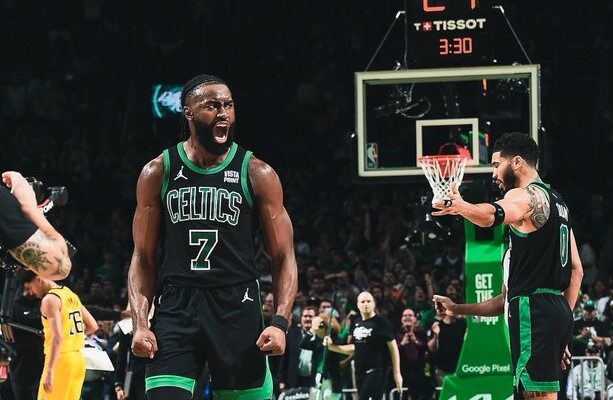 Jaylen Brown e Jayson Tatum