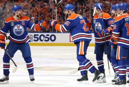 NHL - Com recorde para Connor McDavid, Oilers goleiam Panthers - The Playoffs