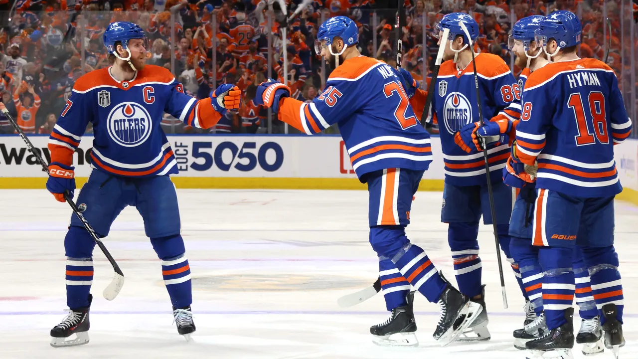 Com recorde para Connor McDavid, Oilers goleiam Panthers