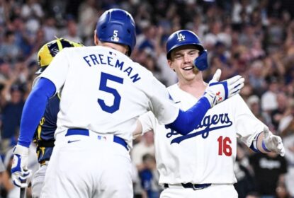 Com três home runs de Will Smith, Dodgers vencem Brewers em duelo de líderes de divisão - The Playoffs